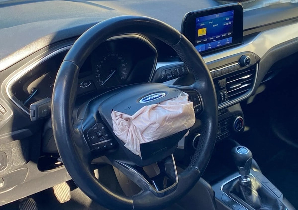 Ford Focus cena 25900 przebieg: 140000, rok produkcji 2018 z Namysłów małe 172